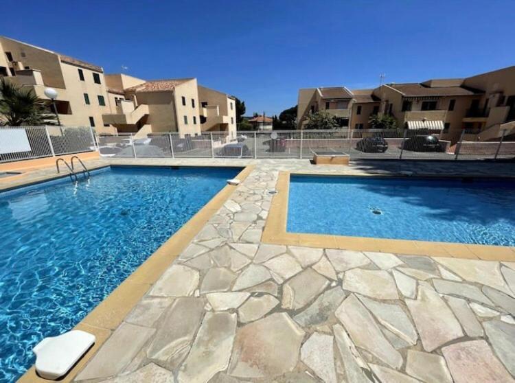 Avec Terrasse Et Piscine * Bandol