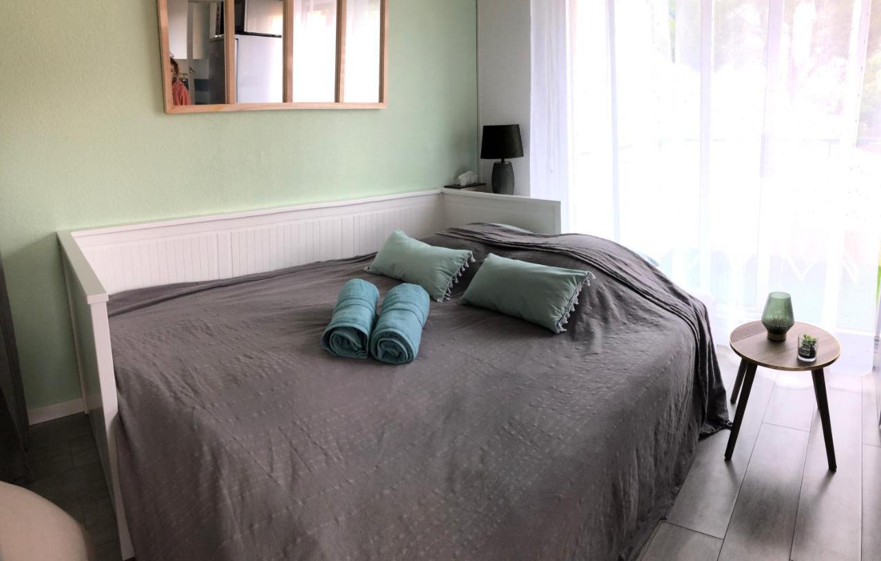 Avec Terrasse Et Piscine Appartement Bandol